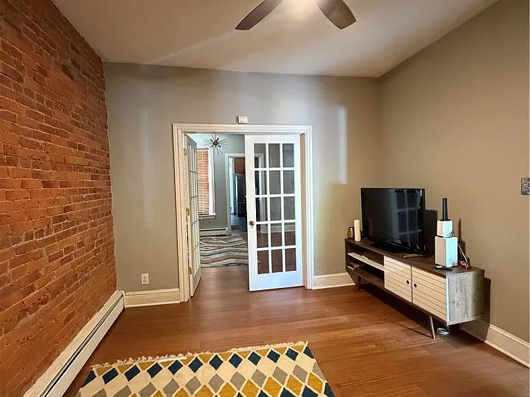 828 W Gordon St — Photo 5