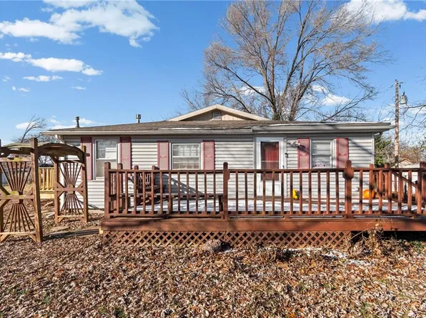 1406 Shawnee St, Leavenworth, KS 66048