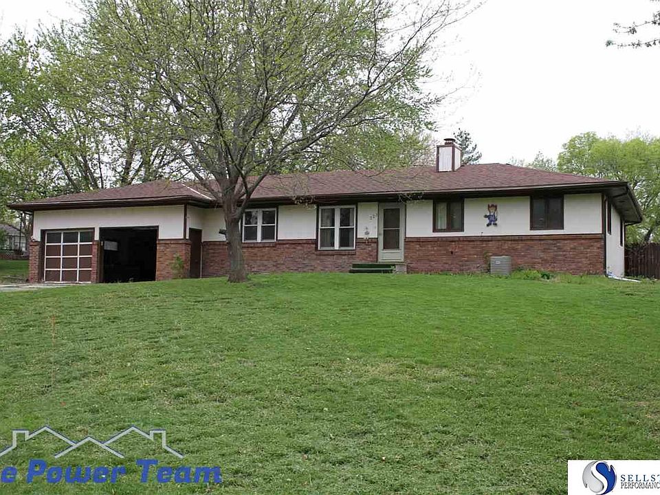 1st image of 323 Pine St