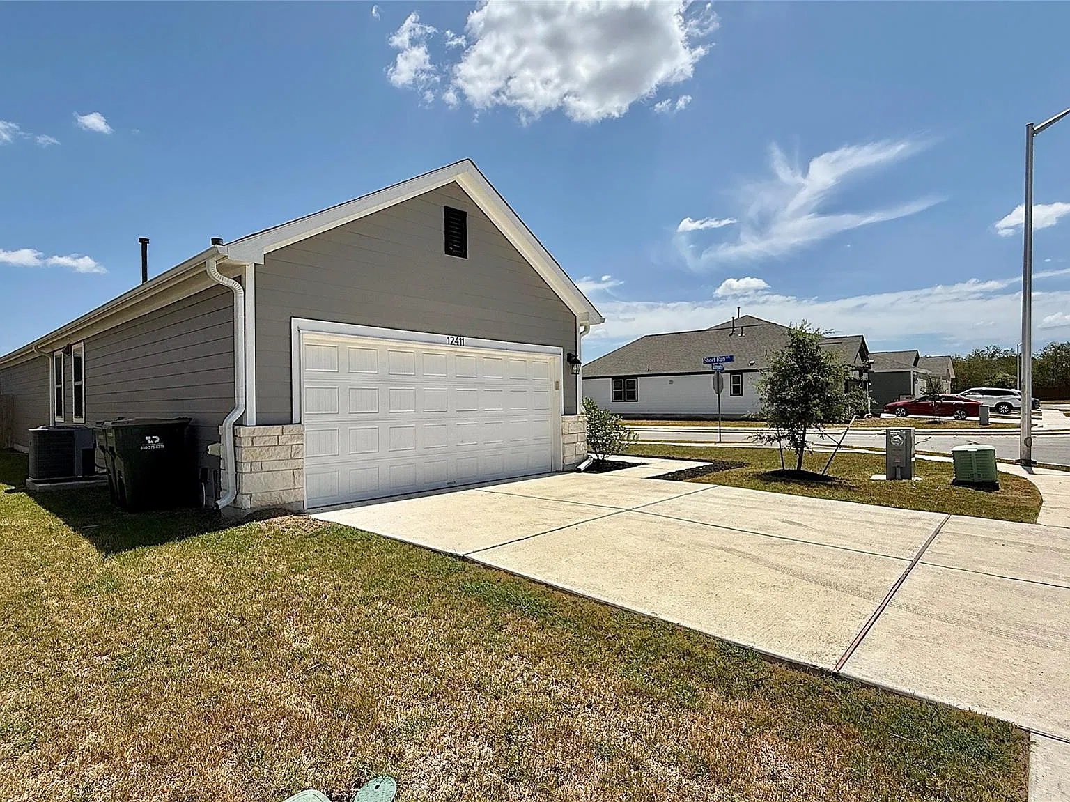 4 bed, 2.0 bath, 1551 sqft, $1,900 — Photo 3