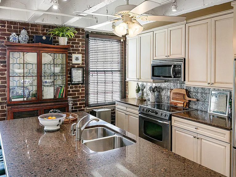 535 Locust St #303 — Photo 11