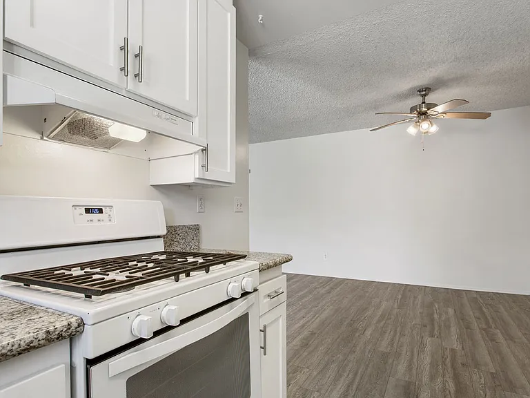 1324 Barry Ave #8 — Photo 12