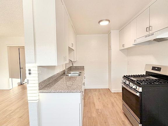 5th image of 637 W 79th St APT 5