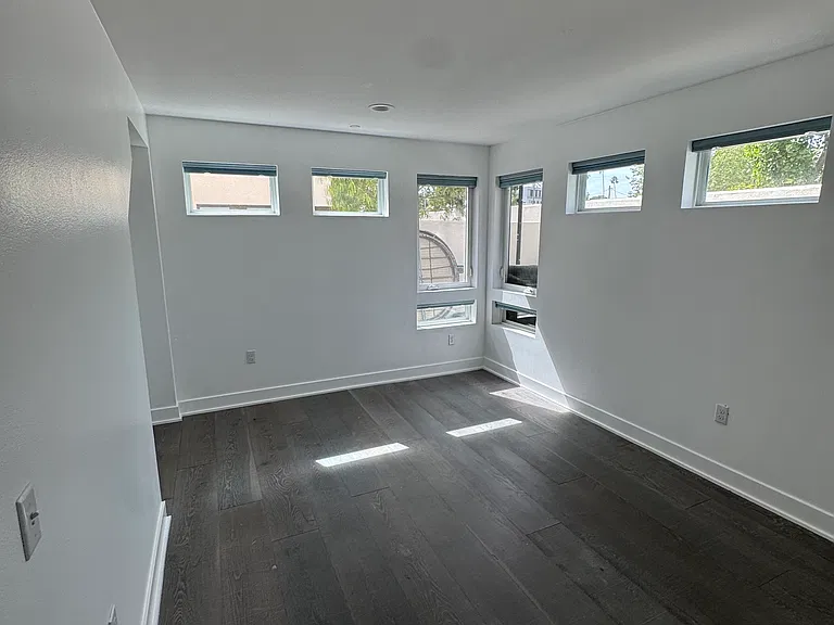2921 Exposition Pl — Photo 13