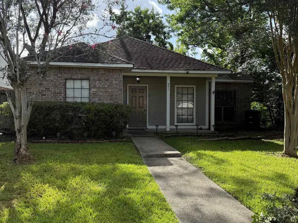 571 Fawn Lake Dr, Baton Rouge, LA 70816