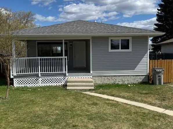 11 W Chaisson Xing, Whitecourt, AB T7S 1B6