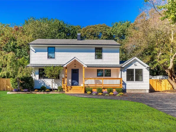 25 Halliday Road, Coram, NY 11727
