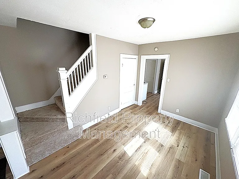 1723 Laurel St — Photo 8