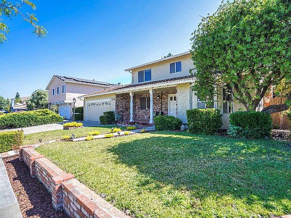 3rd image of 43025 Scofield Ct