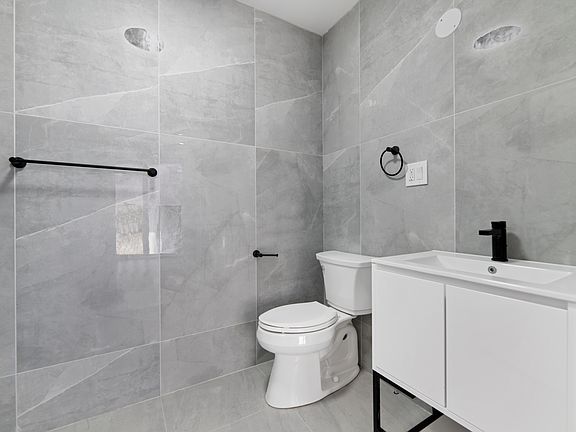 4th image of 2454 E 15th St #1C