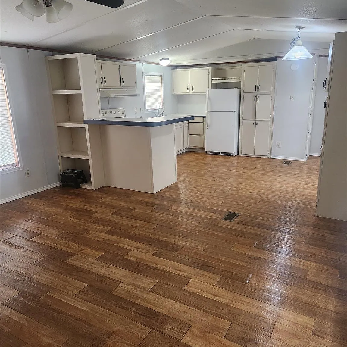 3 bed, 2.0 bath, 1216 sqft, $1,500 — Photo 2