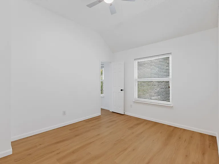 7807 Kristina Dr — Photo 6