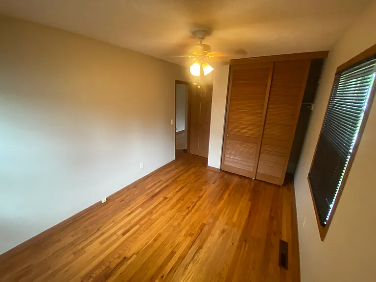 2427 S Westwood Ave — Photo 10