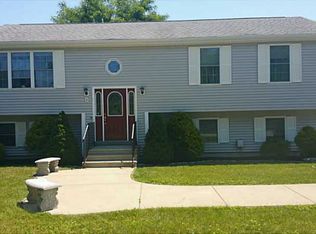 4 Beatrice Ln, Bristol, RI 02809