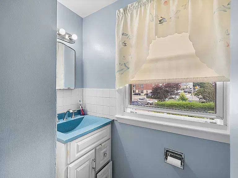 4 bed, 1500 sqft, $2,300 — Photo 3