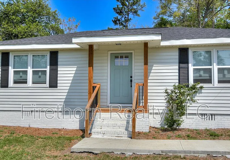 1006 Skyview Dr — Photo 4