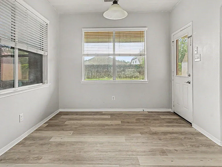 8410 Piping Rock St — Photo 10