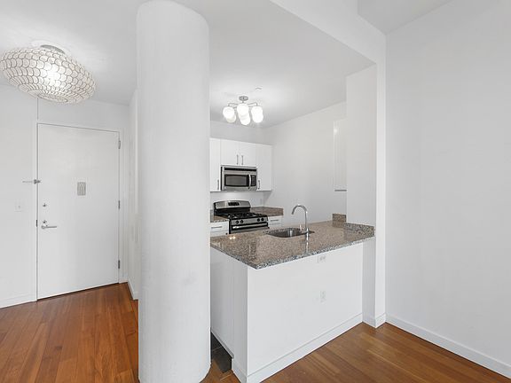 5th image of 184 Kent Ave APT D415