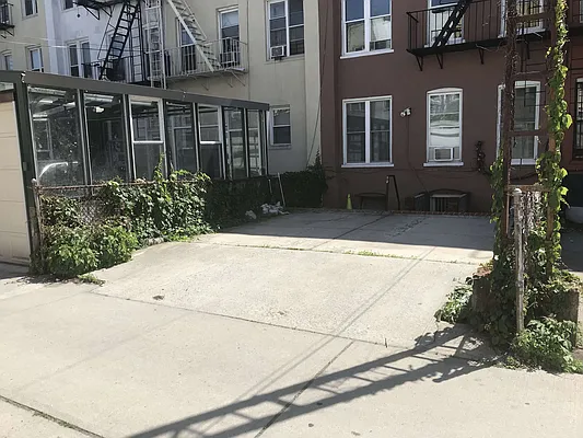 Rented by Virtual Real Estate | media 10