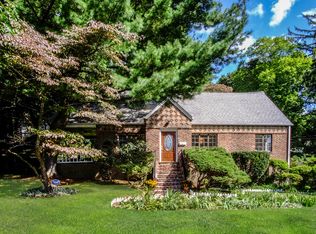 9 Fairview Rd, Scarsdale, NY 10583