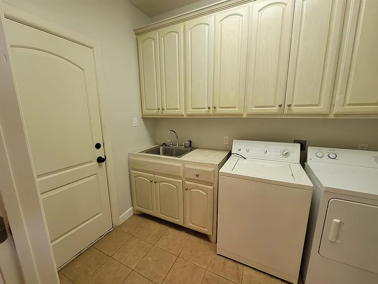 210 Rio Grande Dr — Photo 3