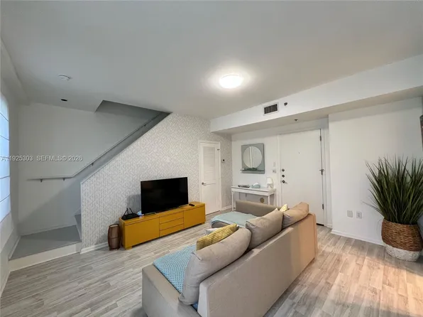 1614 Pennsylvania Ave APT 2I, Miami Beach, FL 33139