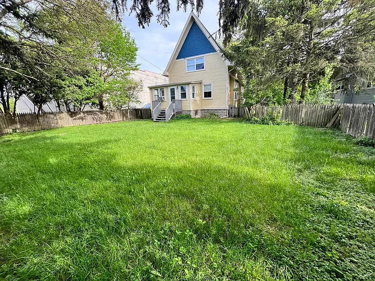 914 Farnsworth Rd — Photo 2