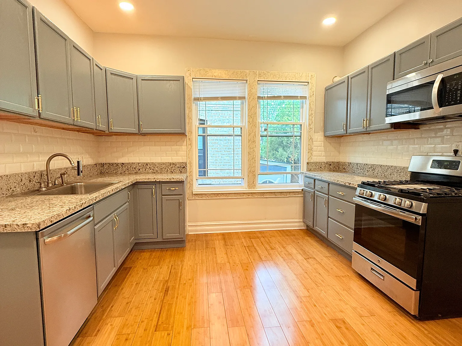 2 bed, 1200 sqft, $3,500 — Photo 2