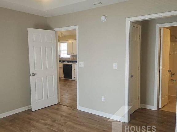 4th image of 403 Fairdale Dr