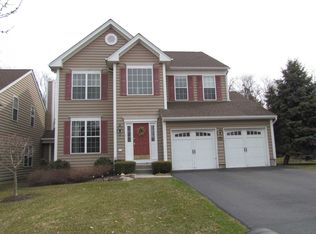 643 Creekside Ln, Fishkill, NY 12524