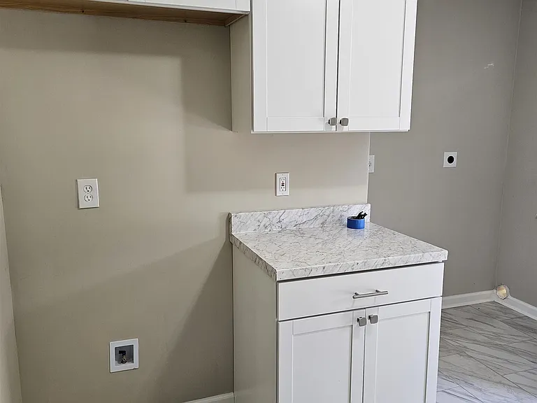 4746 Hodge Rd — Photo 5