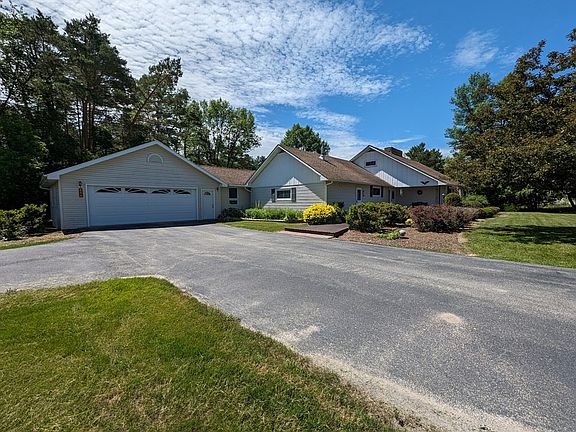 2nd image of 856 Mountain View Dr