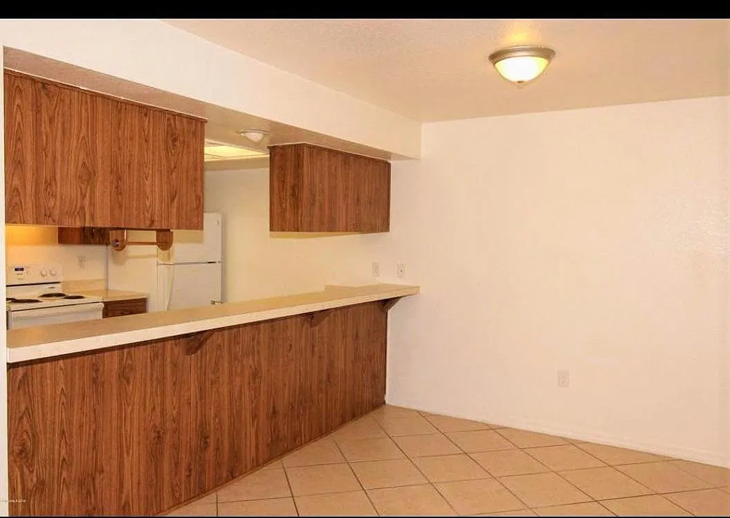 2 bed, 1054 sqft, $1,800 — Photo 3