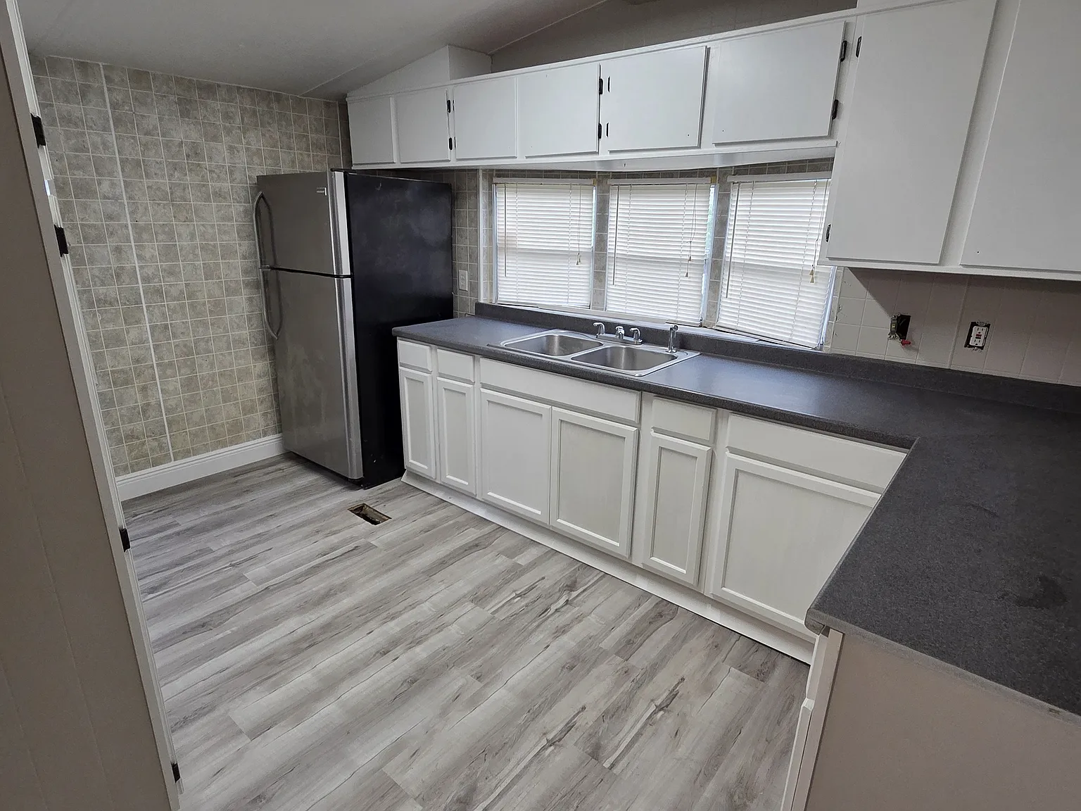 2 bed, 540 sqft, $1,350 — Photo 2