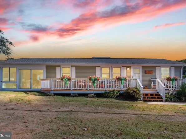 6137 1st St, King George, VA 22485