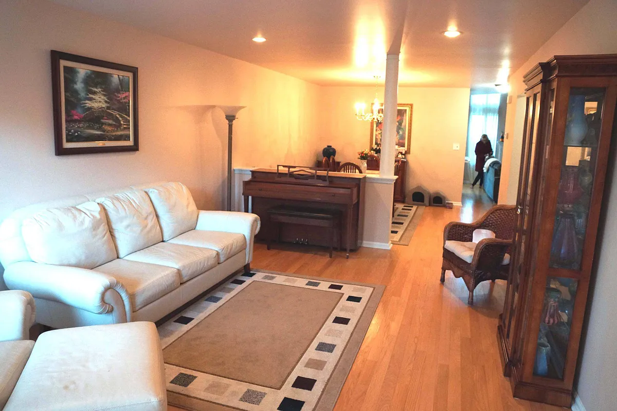 Building Photo - 402 Bollen Ct