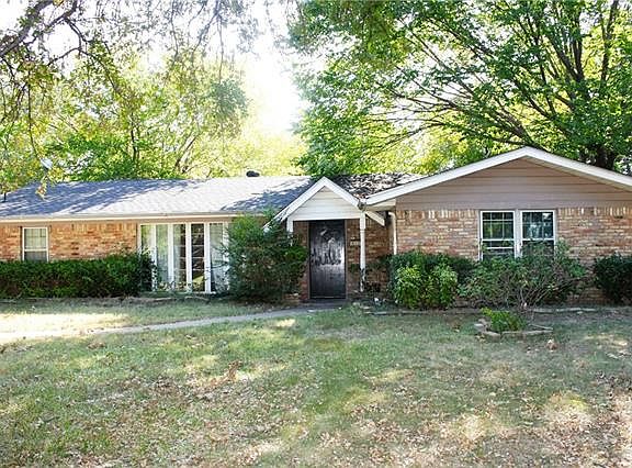 2nd image of 512 Lincolnshire Dr