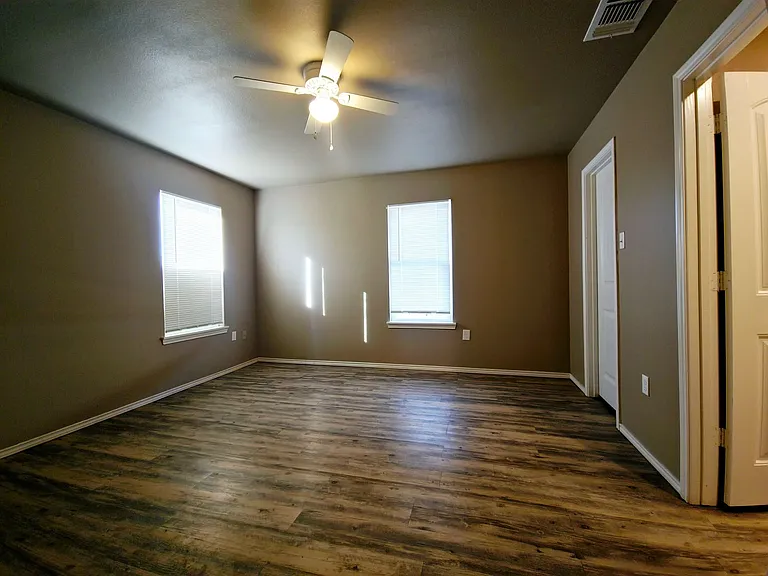3613 E 3rd Pl — Photo 8