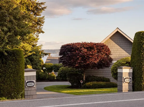 8585 Lochside Dr, North Saanich, BC V8L 1M5