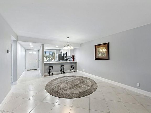 5th image of 118 Palm Dr #9715