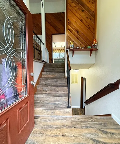 710 Parkway Ct NE — Photo 32