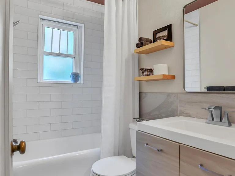1275 N Clarkson St — Photo 15