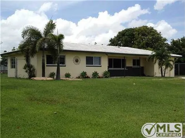 8001 S Lake Dr, Lake Clarke Shores, FL 33406