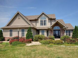 2569 Natures Ln, Mahomet, IL 61853