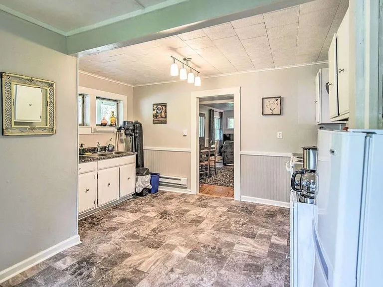 Please note that there is now a dishwasher next to the sink, which isn't shown in this picture.