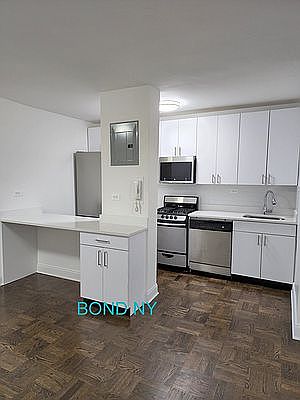 3rd image of 20 Beekman Pl APT 8C