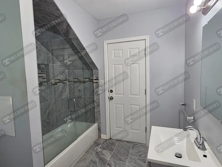 145 Waverly St — Photo 30
