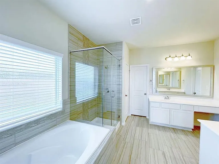 4403 Silvergrass Ln — Photo 14