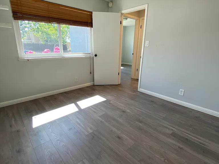 370 Colville Dr — Photo 27