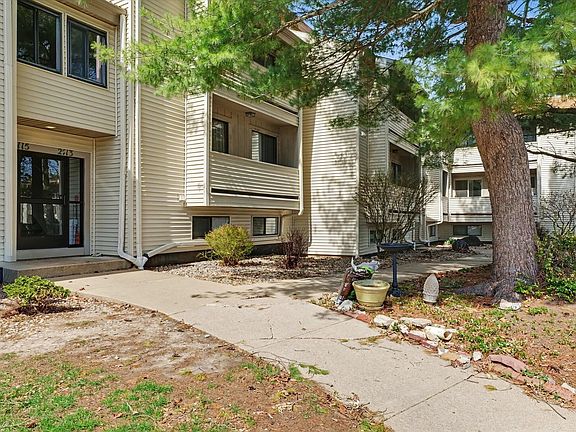 4th image of 2115 Melrose Dr APT C